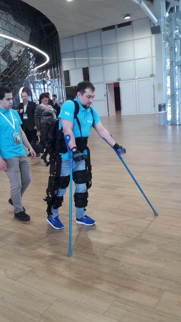 El exoesqueleto ruso ExoAtlet - Sputnik Mundo