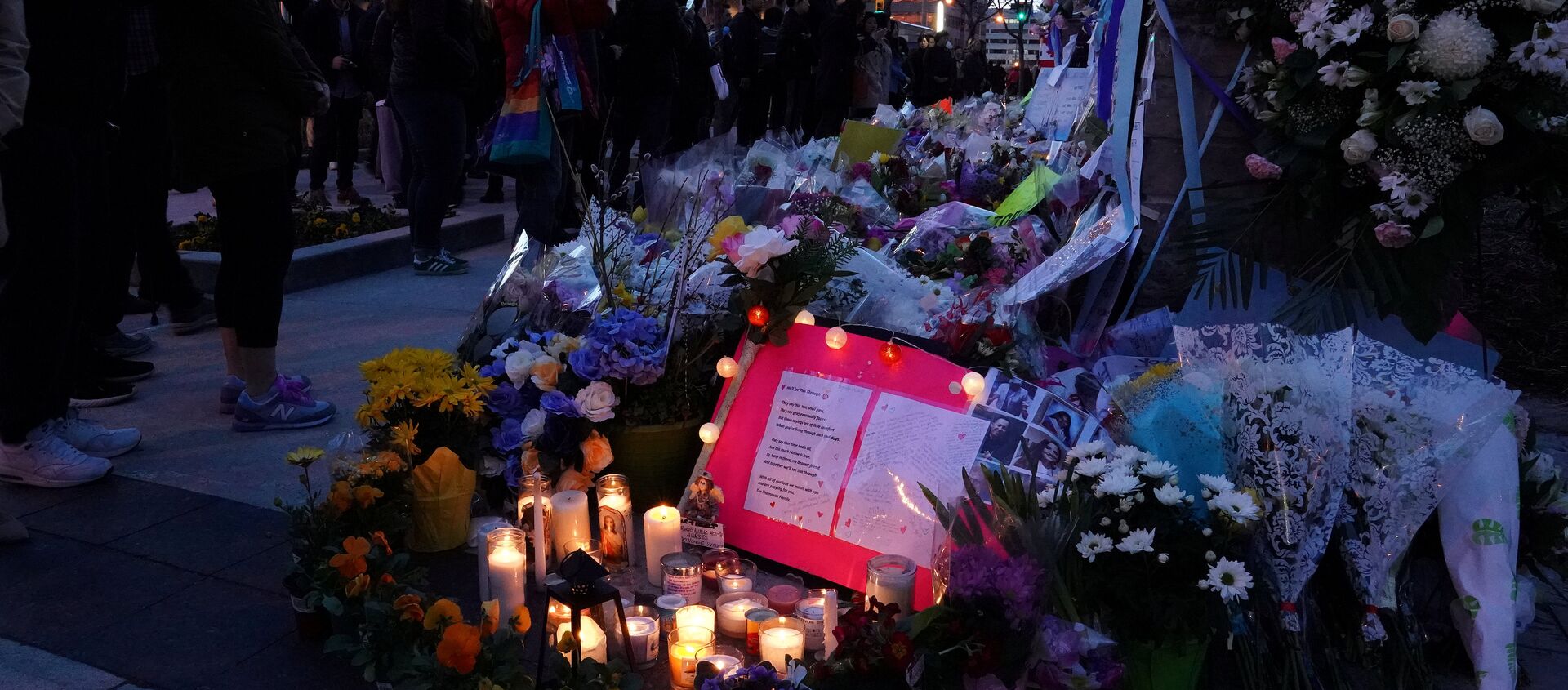 Memorial en Toronto por las víctimas del atropello Memorial en Toronto por las víctimas del atropello - Sputnik Mundo, 1920, 28.04.2018