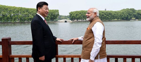 Presidente de China, Xi jinping, y primer ministro de la India, Narendra Modi - Sputnik Mundo