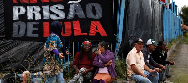 Campamento de los seguidores del expresidente de Brasil Lula da Silva en Curitiba (archivo) - Sputnik Mundo