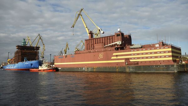 La central nuclear flotante rusa Academico Lomonosov - Sputnik Mundo