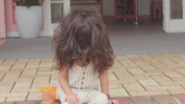 Esta 'mini Rapunzel' tiene una cabellera de otro mundo - Sputnik Mundo