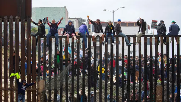 Migrantes centroamericanos en la frontera entre México y EEUU - Sputnik Mundo