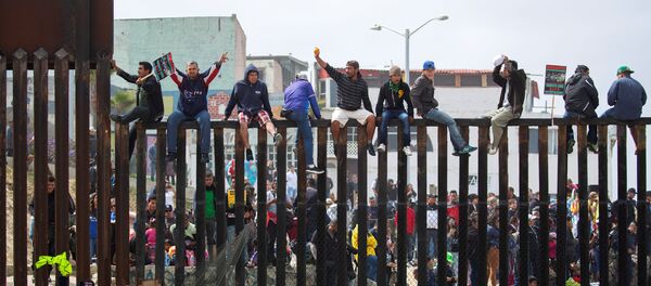 Migrantes centroamericanos en la frontera entre México y EEUU - Sputnik Mundo