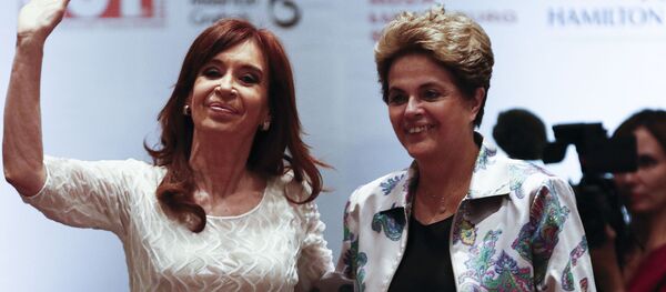 La expresidenta de Argentina, Cristina Kirchner, y su homóloga brasileña Dilma Rousseff (archivo) La expresidenta de Argentina, Cristina Kirchner, y su homóloga brasileña Dilma Rousseff (archivo) - Sputnik Mundo