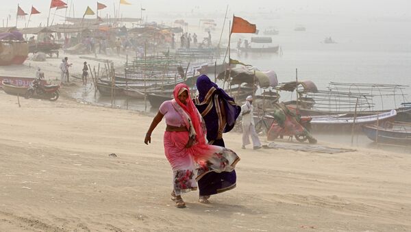 Una tormenta de polvo en la India - Sputnik Mundo