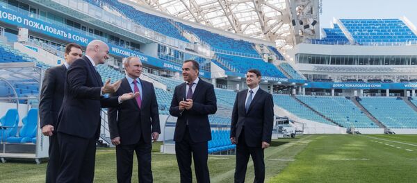 Putin y el presidente de la FIFA visitan el estadio de Sochi sede del Mundial 2018 Putin y el presidente de la FIFA visitan el estadio de Sochi sede del Mundial 2018 - Sputnik Mundo