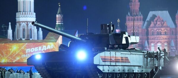 El tanque T-14 Armata durante un esayo nocturno del Desfile de la Victoria en la Plaza Roja en Moscú en mayo de 2018 (archivo) El tanque T-14 Armata durante un esayo nocturno del Desfile de la Victoria en la Plaza Roja en Moscú en mayo de 2018 (archivo) - Sputnik Mundo