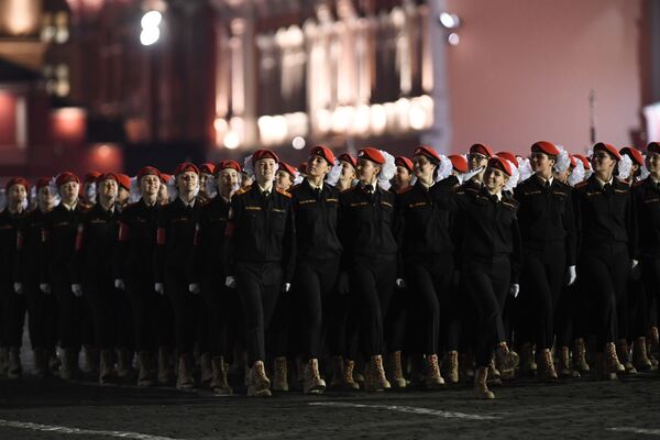 El ensayo nocturno del desfile de la Victoria en Moscú - Sputnik Mundo