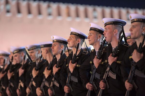 El ensayo nocturno del desfile de la Victoria en Moscú - Sputnik Mundo