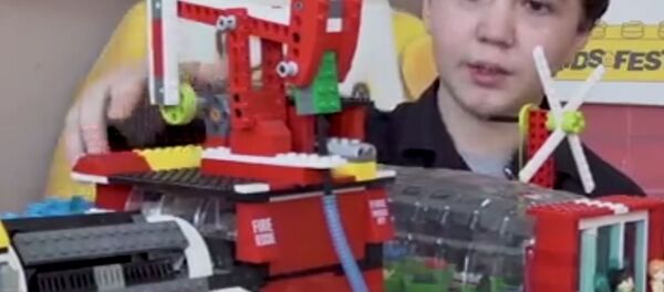 Un escolar ruso construye un reactor nuclear con piezas de LEGO - Sputnik Mundo