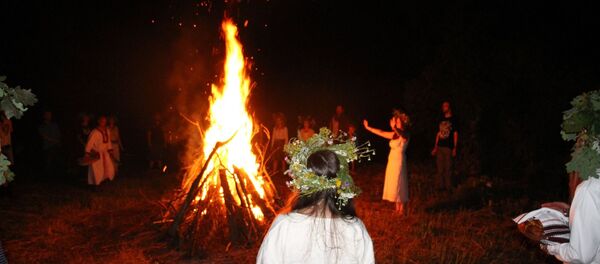 Las festividades paganas de la organización Watra en Polonia Las festividades paganas de la organización Watra en Polonia - Sputnik Mundo