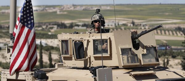 Soldado estadounidense en Manbij, Siria, 4 de abril de 2018 - Sputnik Mundo