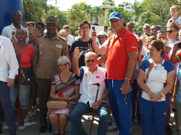 Rusos y cubanos celebran Carrera de la Amistad en La Habana  - Sputnik Mundo