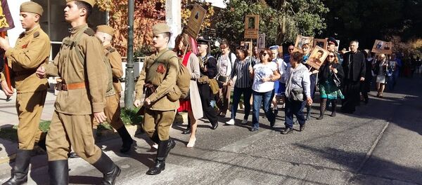 Comunidad rusa en Chile realiza el Regimiento Inmortal en las calles de Santiago - Sputnik Mundo