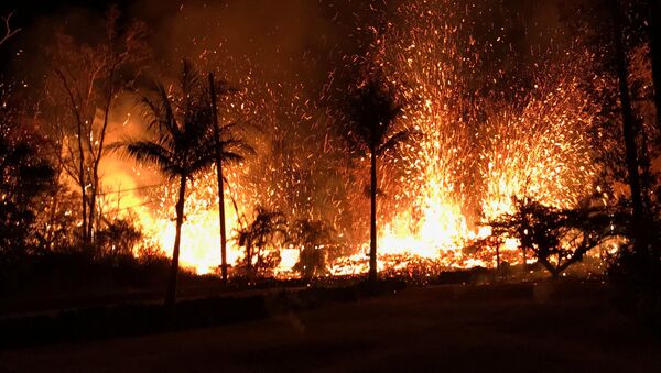 La erupción del volcán Kilauea en Hawái - Sputnik Mundo