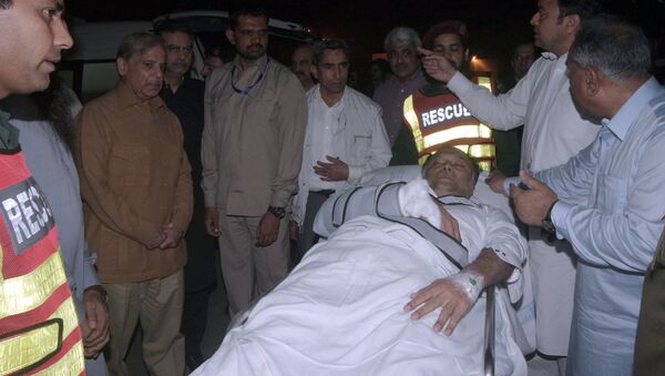 Ahsan Iqbal, el ministro del Interior de Pakistán, tras sufrir un ataque - Sputnik Mundo