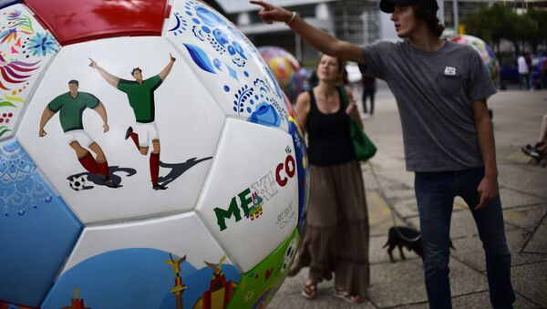 Una pieza que simboliza a México del Ball Parade Russia 2018 en el Paseo de la Reforma en la Ciudad de México - Sputnik Mundo