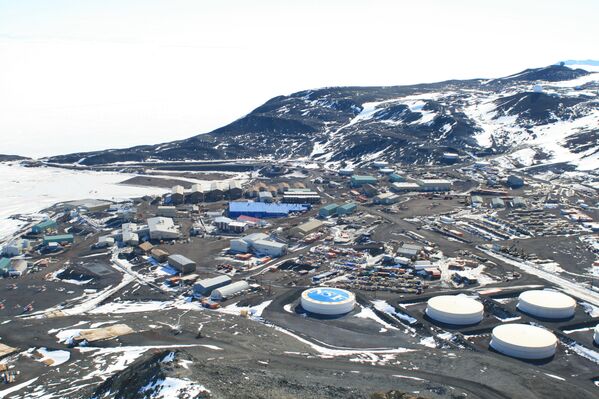 Vista general de la base McMurdo desde el Observation Hill - Sputnik Mundo