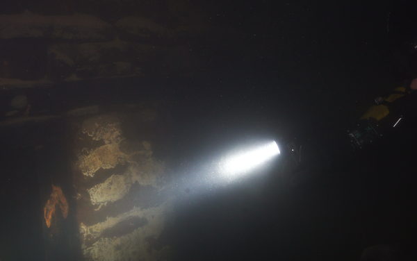 Buceadores estudian las profundidades del lago artificial de Gazivode - Sputnik Mundo