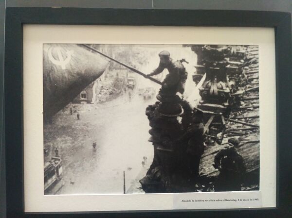 Exposición de fotos en Montevideo por la victoria en la Gran Guerra Patria de Rusia  - Sputnik Mundo