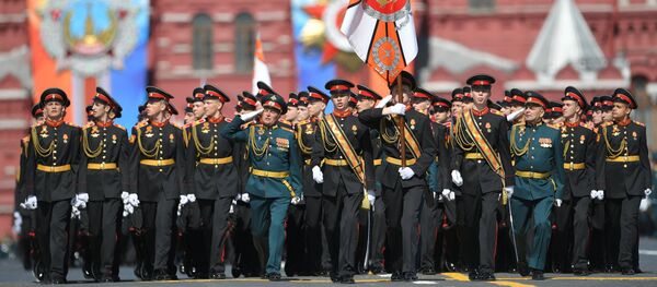 Cadetes de la Escuela Militar Suvórov durante el desfile del Día de la Victoria en la Plaza Roja, Moscú, Rusia - Sputnik Mundo