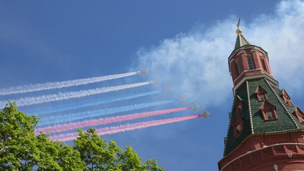Aviones de asalto ruso Su-25 durante el Desfile del Día de la Victoria en la Plaza Rusia, Moscú, Rusia - Sputnik Mundo
