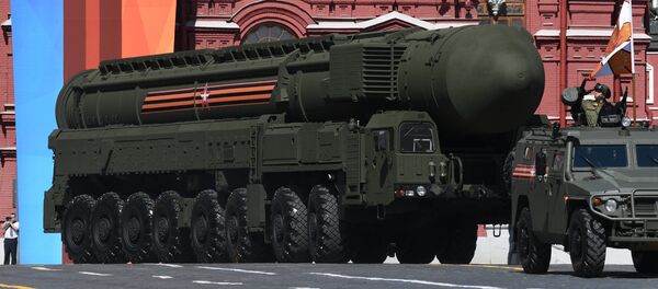 Sistema de misiles RS-24 Yars durante el Desfile del Día de la Victoria en la Plaza Roja, Moscú, Rusia - Sputnik Mundo