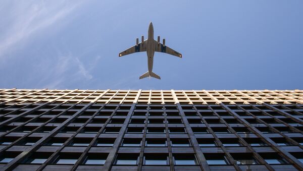 Un avión ruso Il-76 en los cielos moscovitas (archivo) - Sputnik Mundo