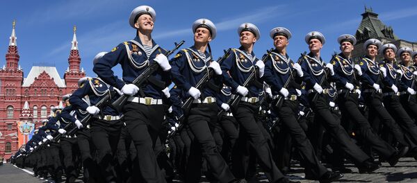 Cadetes del Instituto Naval Ushakov de la Flota del Báltico en el Desfile de la Victoria de 2018 - Sputnik Mundo