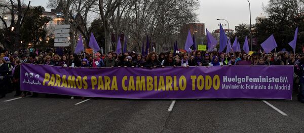Manifestación por los derechos de las mujeres en Madrid, España - Sputnik Mundo