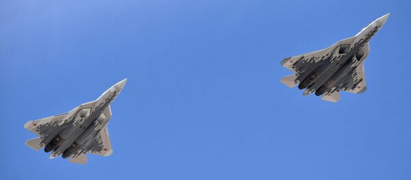 Dos Su-57, cazas polivalentes rusos, en el desfile militar de la Victoria - Sputnik Mundo