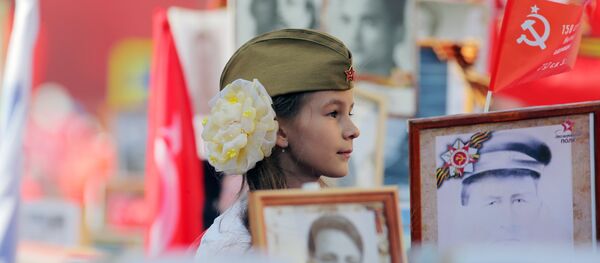 El Regimiento Inmortal marcha por Moscú - Sputnik Mundo