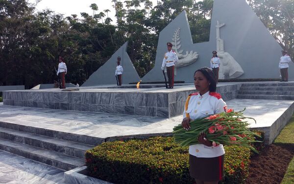 La ceremoniadel homenaje en la tumba del Soldado Internacionalista Soviético - Sputnik Mundo