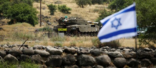 Un tanque y la bandera de Israel - Sputnik Mundo