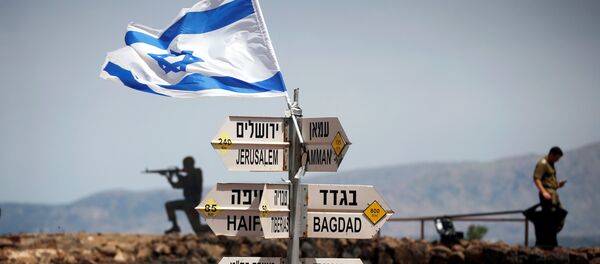 La bandera israelí en los Altos de Golán - Sputnik Mundo