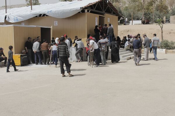 Uno de los campamentos para refugiados en los que vivían los desplazados de Guta Oriental - Sputnik Mundo