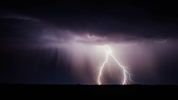 Rayos durante una tormenta - Sputnik Mundo