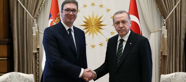 El presidente serbio, Aleksandar Vucic, y su homólogo turco Recep Tayyip Erdogan El presidente serbio, Aleksandar Vucic, y su homólogo turco Recep Tayyip Erdogan - Sputnik Mundo
