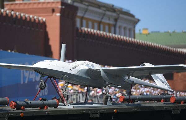 El dron ruso Korsar presentado en el Desfile de la Victoria en Moscú - Sputnik Mundo