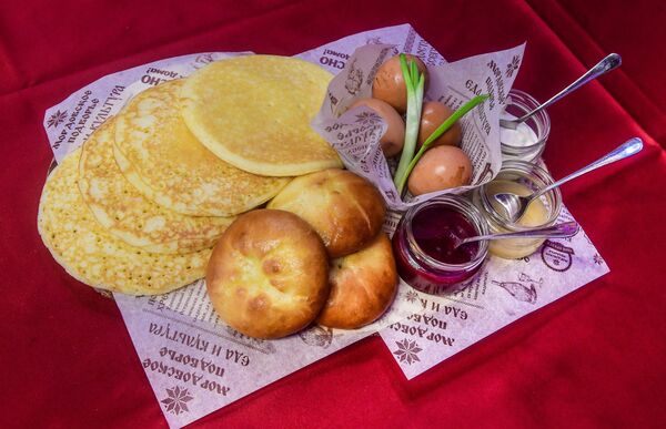 Pandzhakai y crepes de mijo que se llaman pachat - Sputnik Mundo