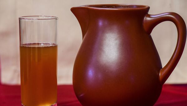Poza, una bebida con poco alcohol, llamada a veces kvas mordovino - Sputnik Mundo