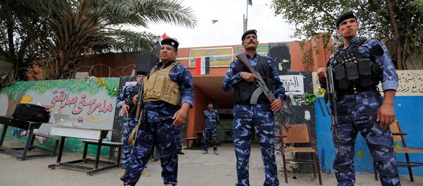 Fuerzas de seguridad de Irak cerca de un centro de votación - Sputnik Mundo