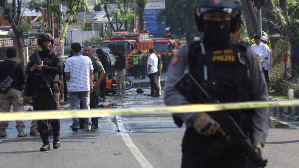 La policía en el lugar de la exploción en Surabaya La policía en el lugar de la exploción en Surabaya - Sputnik Mundo