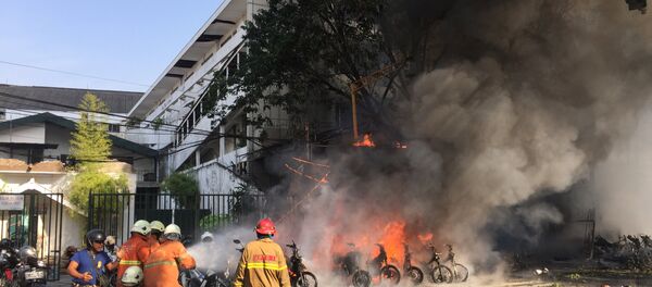 El lugar de la exploción en Surabaya, Indonesia - Sputnik Mundo