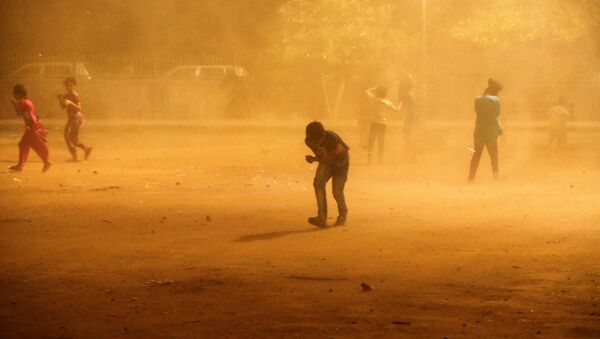 Una tormenta de arena en la India - Sputnik Mundo