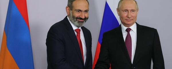 El nuevo jefe del Gobierno armenio, Nikol Pashinián y Vladímir Putin, presidente de Rusia - Sputnik Mundo