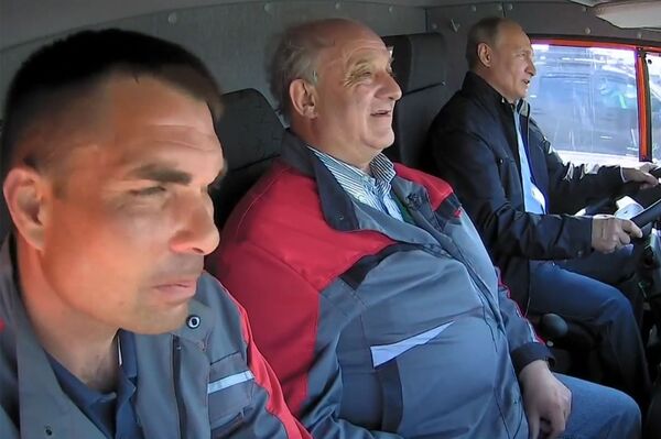 Vladímir Putin, presidente de Rusia (dcha.) - Sputnik Mundo