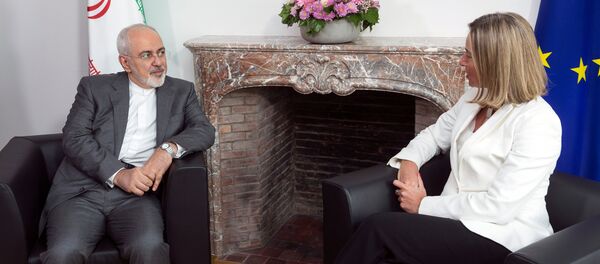 El canciller iraní, Mohamad Yavad Zarif, y la jefa de la diplomacia europea, Federica Mogherini - Sputnik Mundo