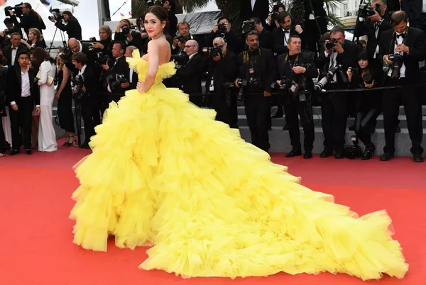 Transparencias y poco para la imaginación: así lucieron las mujeres del Festival de Cannes Transparencias y poco para la imaginación: así lucieron las mujeres del Festival de Cannes - Sputnik Mundo